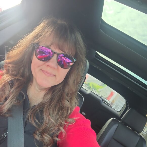 Meet your Posher, Stacie - Picture 1 of 1